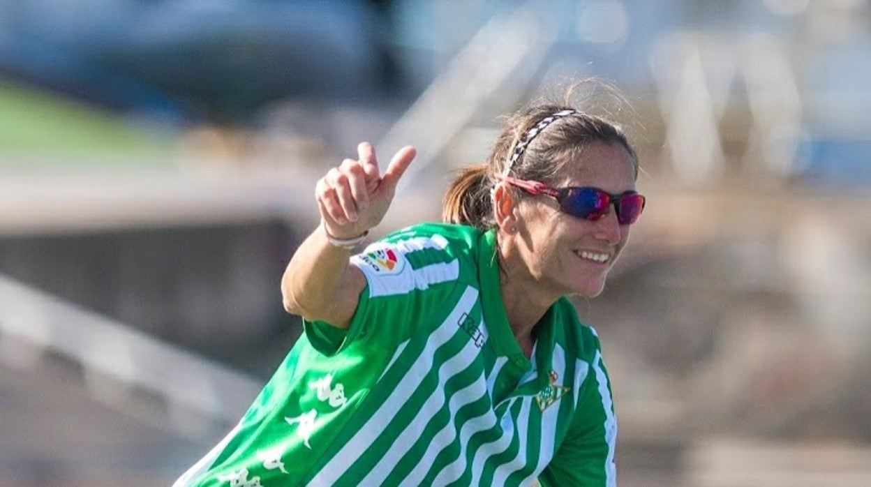 Esperanza Márquez ha vuelto a defender los colores verdiblancos en la Regata Sevilla-Betis