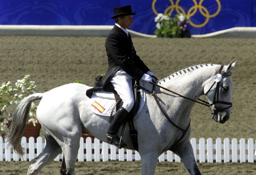 Beca, durante el concurso en los Juegos de Sídney, a lomos de Perseus II