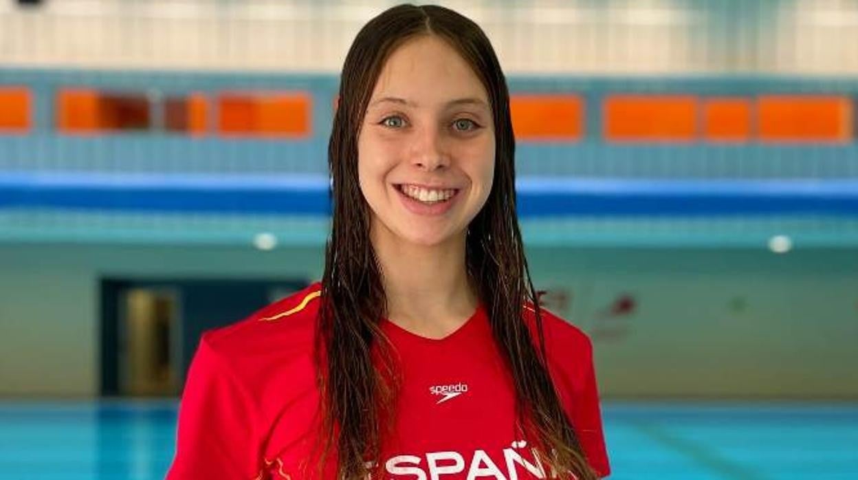 La nadadora sevillana Alisa Ozhogina