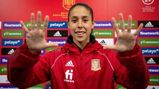 Lola Gallardo: «Ojalá algún año nominen a alguna sevillana al Balón de Oro»
