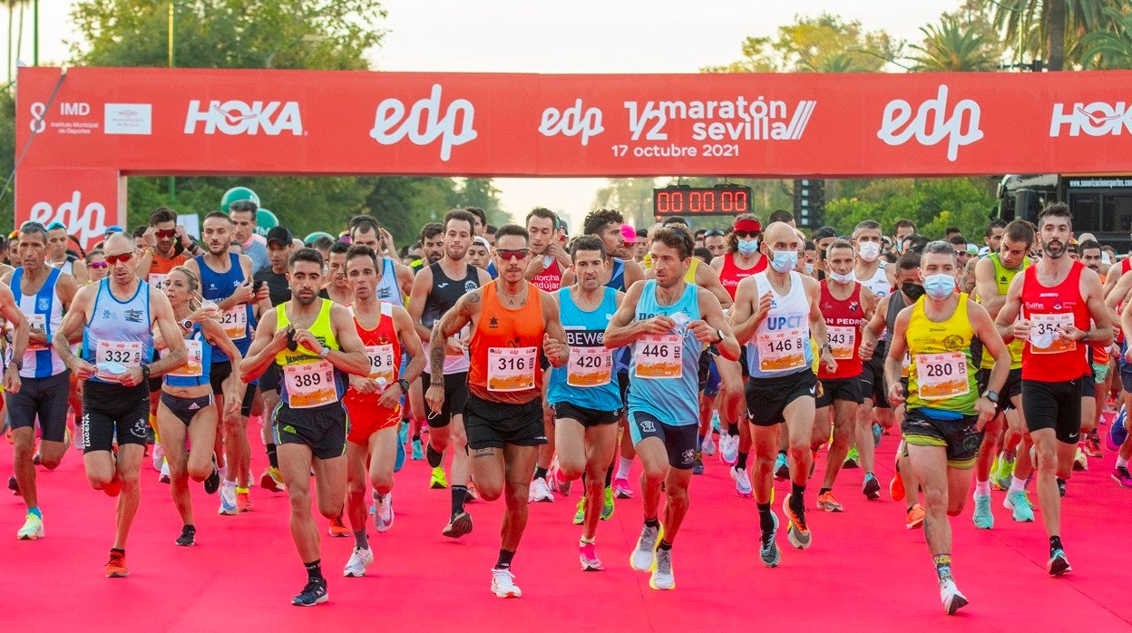 Salida de la EDP Media Maratón Sevilla 2021