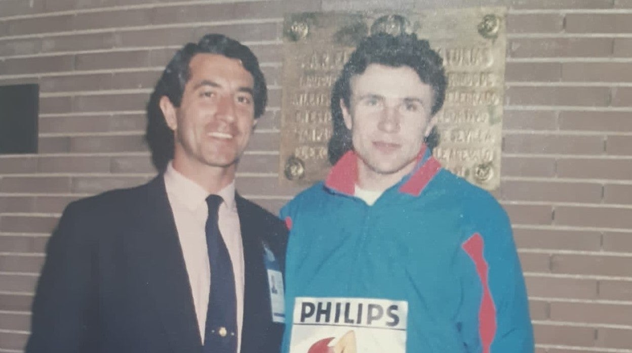 Javier Ojeda, en 1991 junto al saltador de pértiga ucraniano Serguéi Bubka