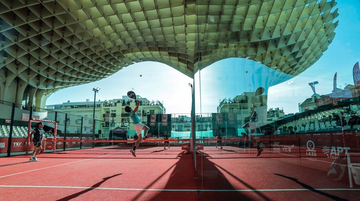 Uno de los partidos de dieciseisavos de final del APT Sevilla Master