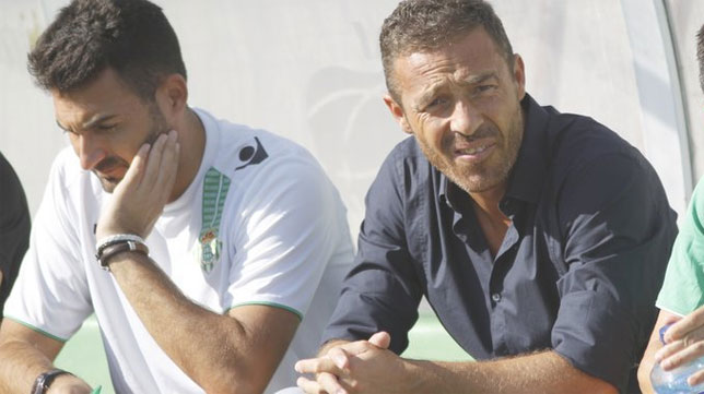 Óscar Cano deja de ser entrenador del Betis B