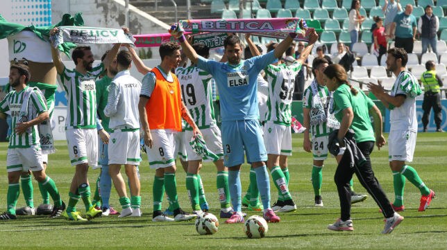 El Betis intentar jugar ante el Granada con una camiseta verde y rosa