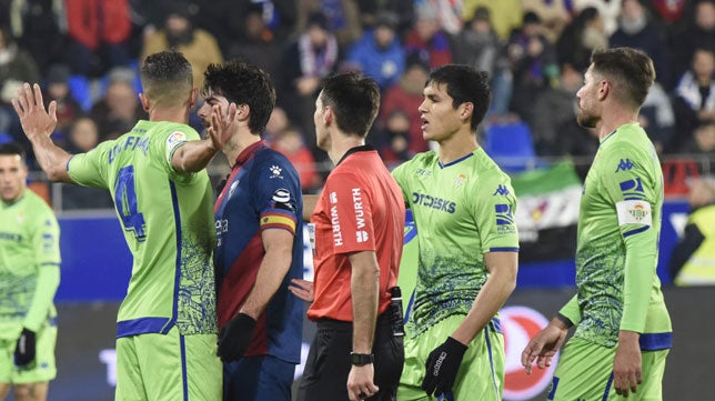 Huesca - Betis (2-1): Otra vez apareció el equipo que resucita a muertos