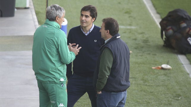El Betis arropa a Quique Setién