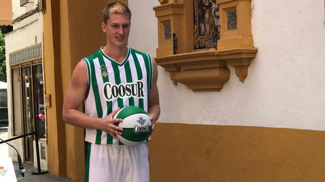Malmanis deja el Coosur Betis y se une al UCAM Murcia