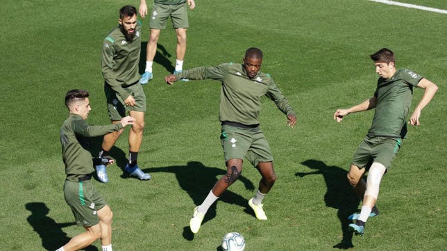 William Carvalho vuelve a la lista del Betis para recibir al Barcelona
