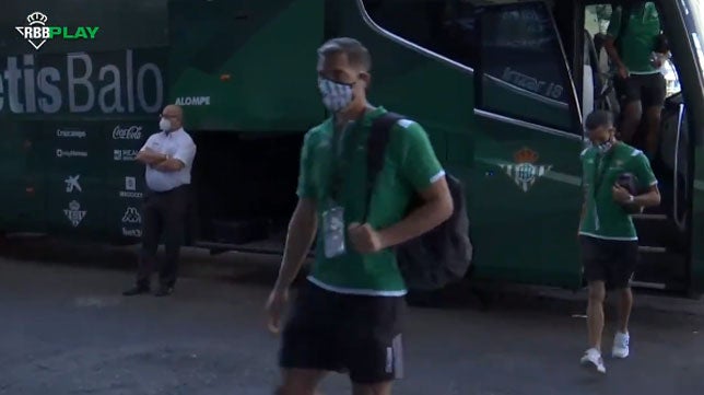 La alineación del Betis ante el Celta: sistema con dos centrales y una delantera con Juanmi y Loren