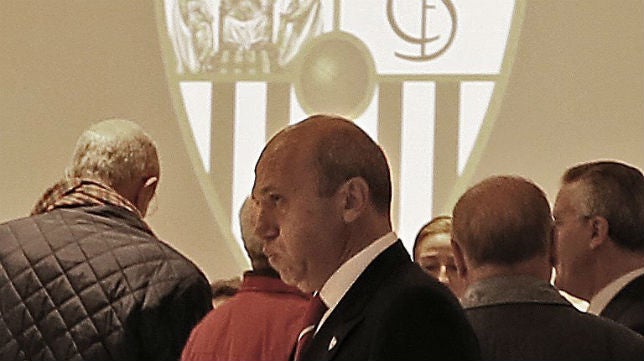 Sevilla FC: Del Nido rompe la estabilidad y amenaza la presidencia de Castro