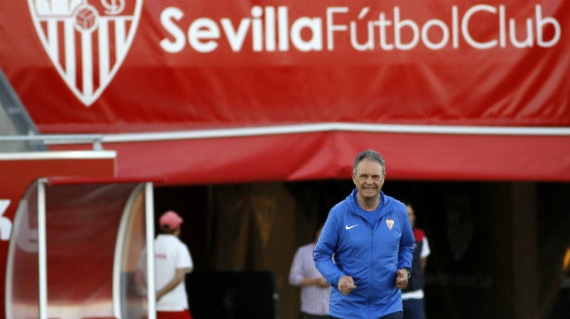 Monchi no descarta que Caparrós sea el entrenador del Sevilla 2019-2020