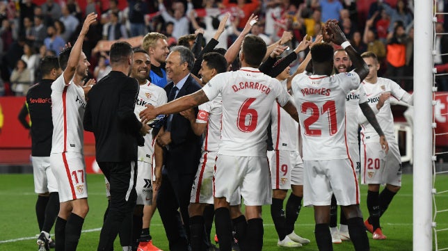 En vídeo, la fiesta de «Champions» del sevillismo en el Sánchez-Pizjuán tras ganar el derbi
