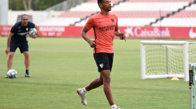 Así fue el primer día de Fernando como sevillista: presentación y directo a entrenar