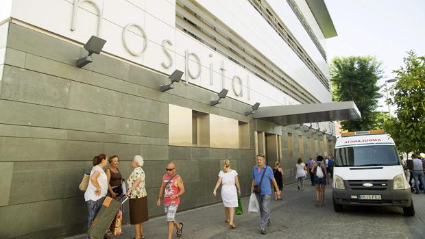 Fachada principal del Hospital Infanta Luisa, en el barrio de Triana de Sevilla