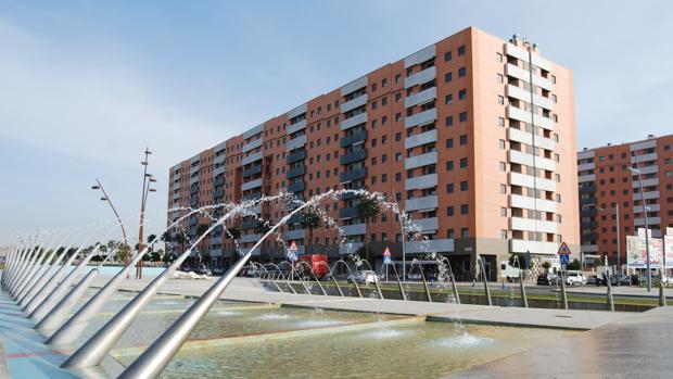 La compraventa de viviendas baja casi un 20% en Sevilla