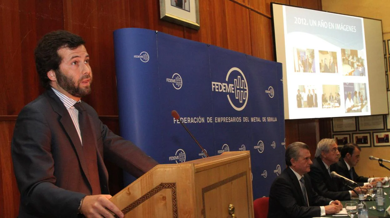 Carlos Jacinto Marín dando una conferencia