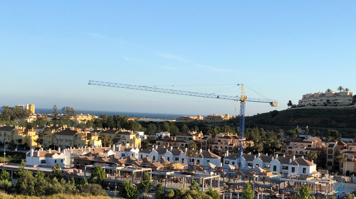 Urbanización en construcción en Mijas, uno de los vértices del triángulo de oro de la Costa del Sol