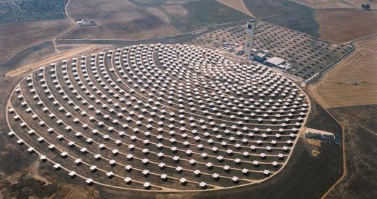 Una empresa participada por Inversión Corporativa alquila a Abengoa el suelo donde tiene la planta solar de Sanlúcar la Mayor
