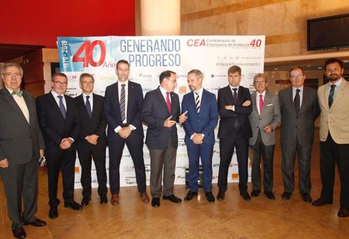 Participantes en el fotor de la CEA «Retos y oportunidades de la industria andaluza ante la agenda 2030», que se celebra este jueves
