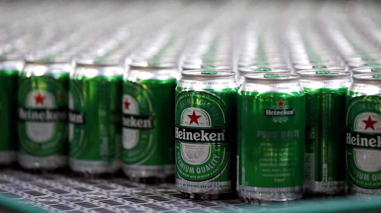 Línea de producción de la factoría de Heineken en Jacareí, Brasil