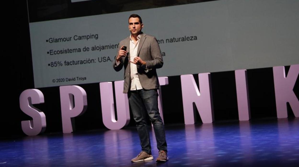 El sevillano David Troya es el fundador de Glamping Hub, el portal referente en alojamientos singulares en la naturaleza.