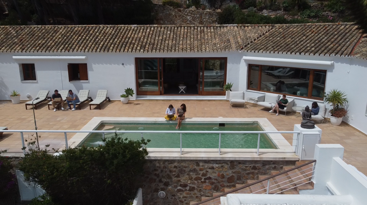 La villa se encuentra en la exclusiva zona de Atlanterra