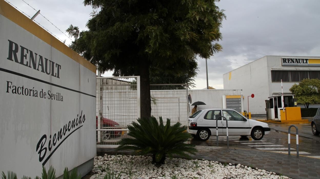 Puerta principal de la factoria de Renault en San Jerónimo