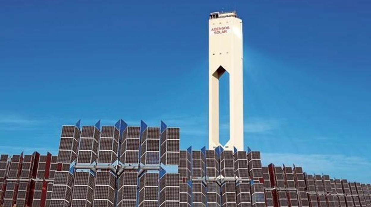 Planta solar construida por Abengoa, multinacional con sede en Sevilla