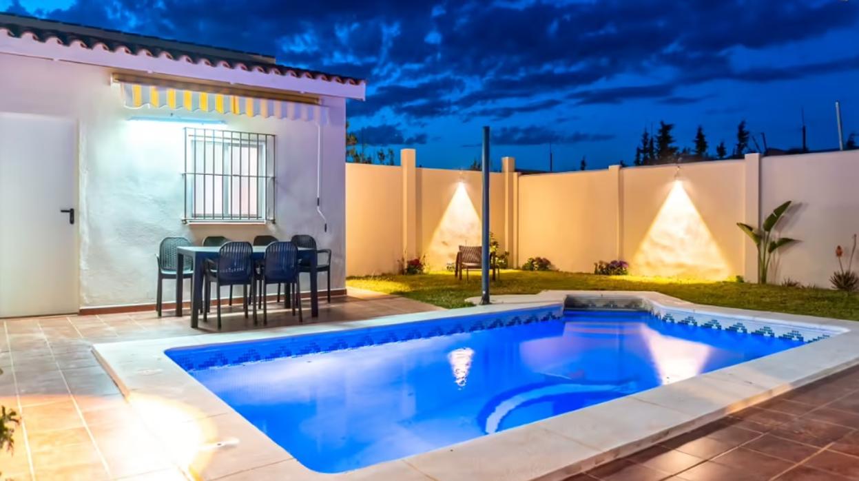 Piscina de un chalé en Matalascañas