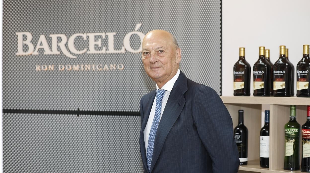 Pelayo de la Mata, presidente del gurpo Varma, en la oficina que acaba de abrir la compañía en la Plaza Nueva de Sevilla