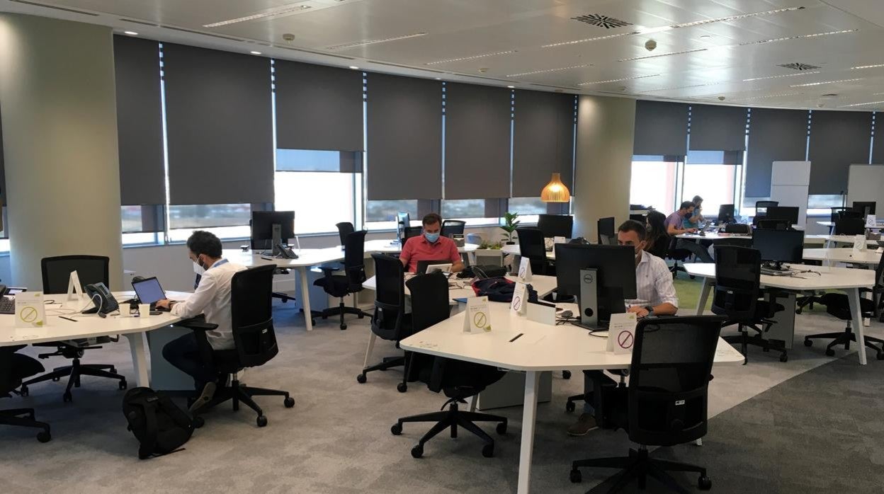 Centro de trabajo de Everis en Sevilla con la plantilla presencial reducida