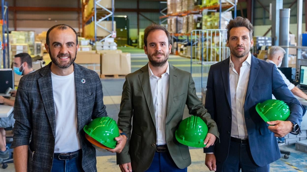 De izquierda a derecha, Alejandro Costa, CEO y fundador de CyG; Héctor López, director de Sostenibilidad y Marketing; y José Ángel Costa, CIO de la compañía