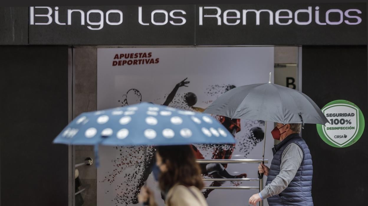 Fachada del Bingo Los Remedios, local que fue originalmente una sala de cine y además discoteca