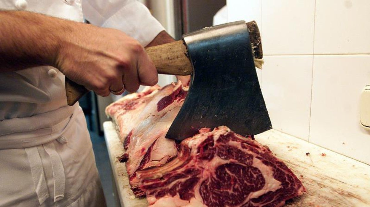 Alberto Garzón pone en entredicho también el bienestar animal de las granjas animales