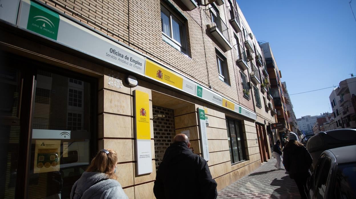Oficina de empleo de la calle Febo de Triana en Sevilla