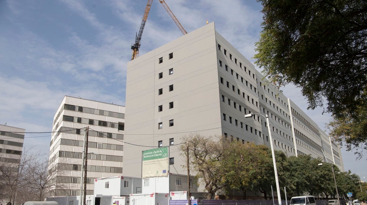 La enorme residencia estudiantil de Grupo Moraval se ha levantado sobre las antiguas cocheras de Tussam