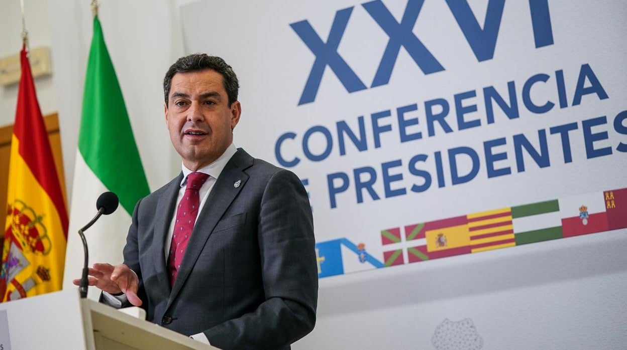 El presidente de la Junta, Juanma Moreno Bonilla, en la rueda de prensa posterior a la conferencia de presidentes en La Palma