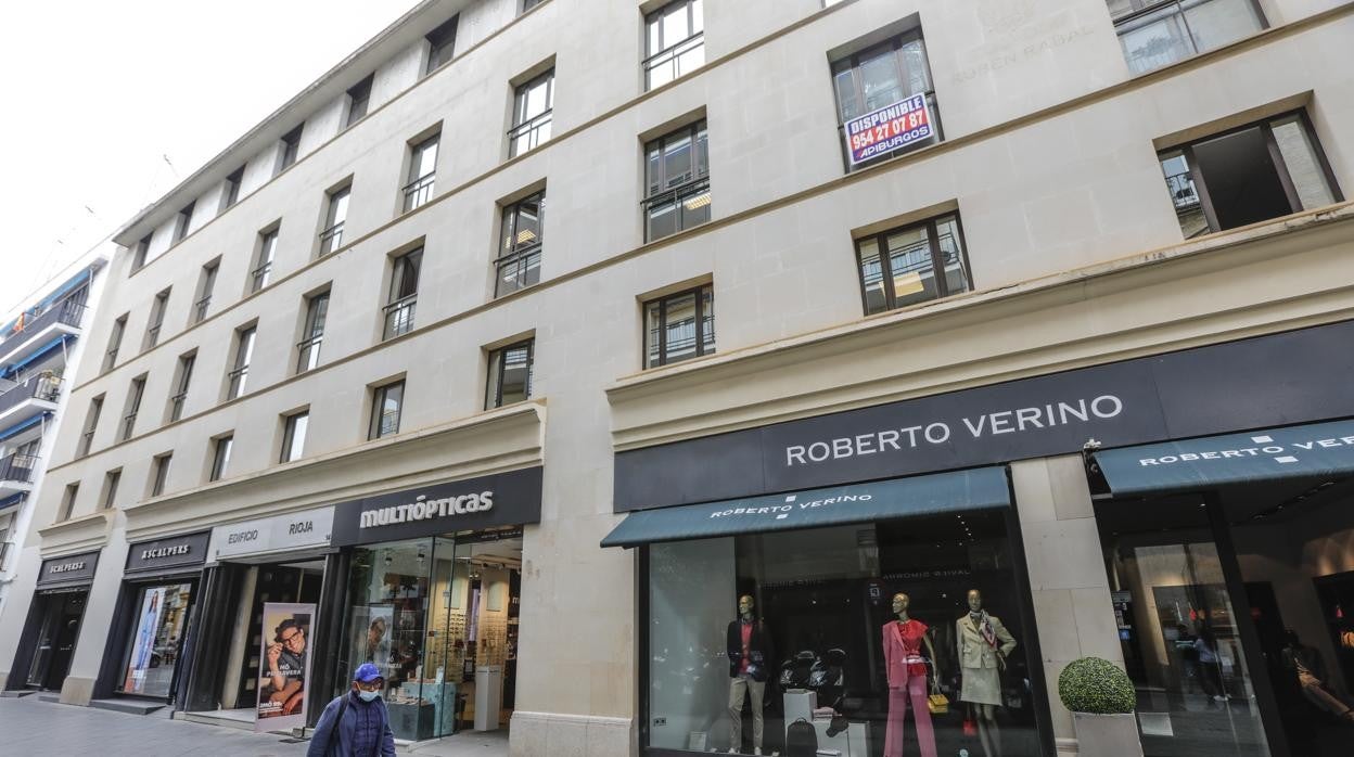 Edificio de la calle Rioja 14-16 de Sevilla, adquirido por un fondo de inversión europeo a una sociedad patrimonial con sede en la capital andaluza