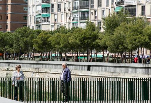 Descubre cuáles son las ayudas que puedes solicitar si eres pensionista: luz, teléfono o alquiler