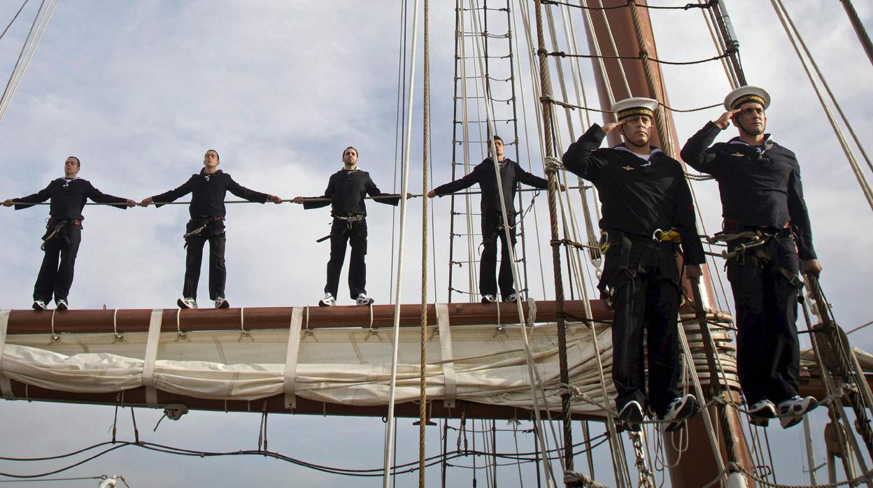 Tripulación del Buque Escuela de la Armada 'Juan Sebastián de Elcano'