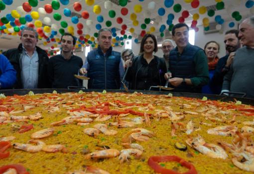 Dirigentes del PP de Málaga junto al candidato ala Presidencia de la Junta, Juanma Moreno