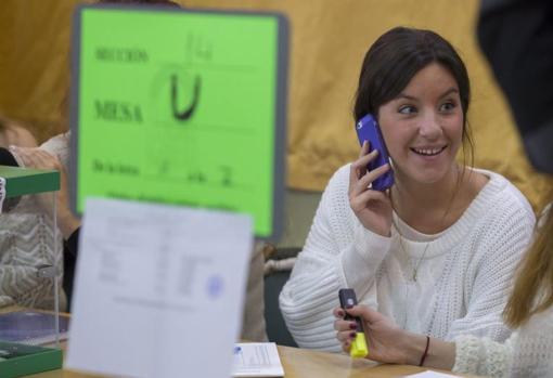 Mesa electoral en unas elecciones de Andalucía