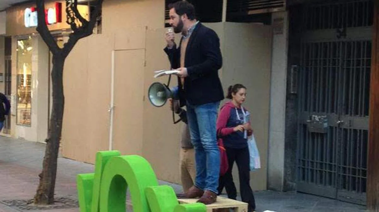 El líder de Vox, Santiago Abascal, durante la campaña de la formación 'verde' en 2015