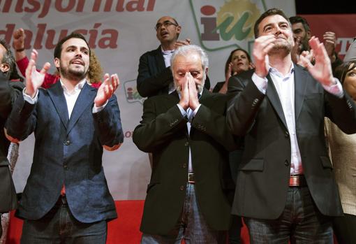 Julio Anguita, emocionado tras su mitin de Málaga, en 2015