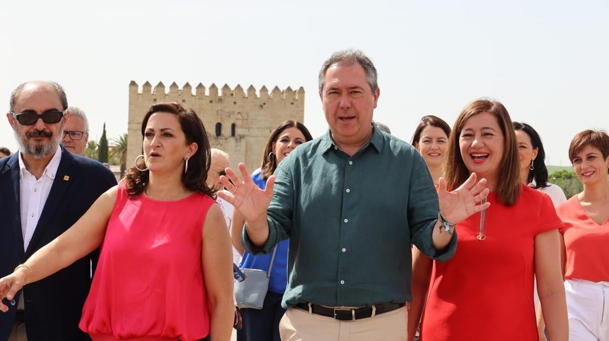 Espadas, con los presidentes autónomicos del PSOE en el Puente Romano
