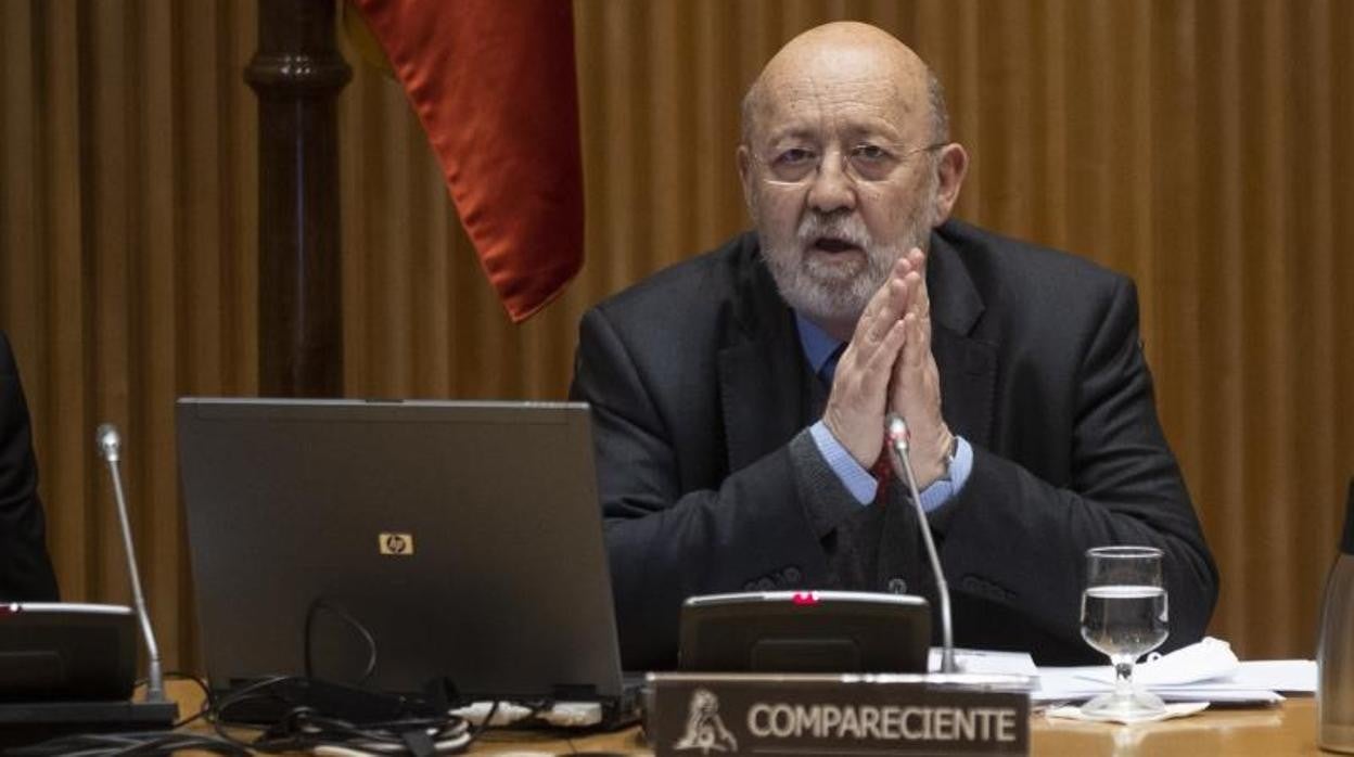 José Félix Tezanos, presidente del CIS, en una comisión del Congreso