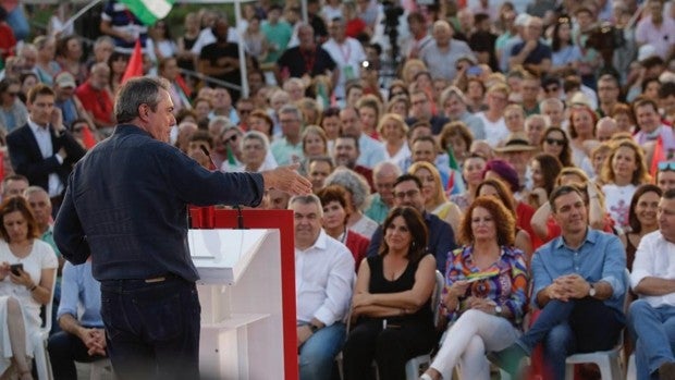 El PSOE muestra su fuerza en el mitin más multitudinario del cierre de la campaña