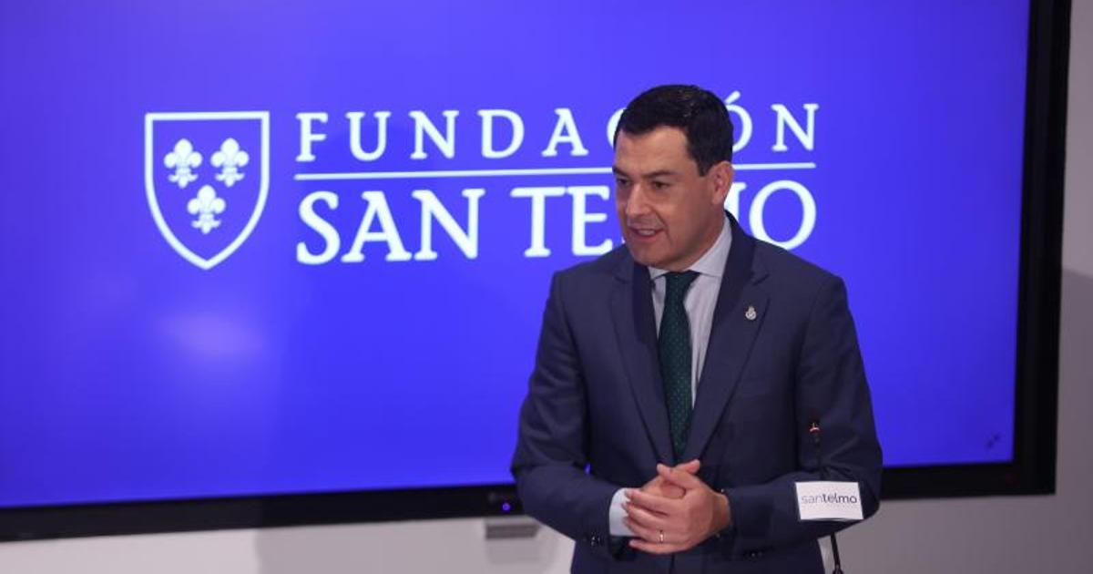 El presidente de la Junta de Andalucía, Juanma Moreno, durante la entrega de premios de la Asociación Multisectorial de Mujeres Directivas y Empresarias