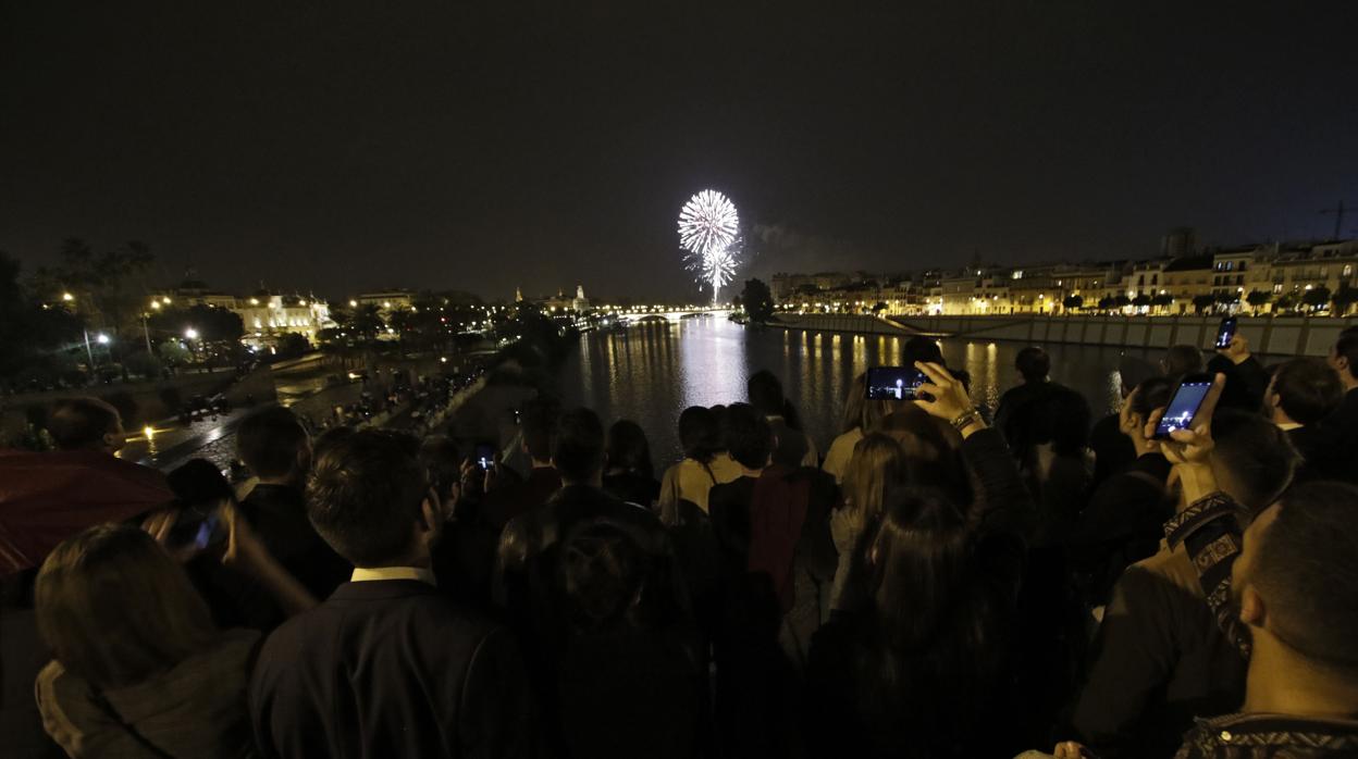 Fuegos artificiales en la Feria de Sevilla
